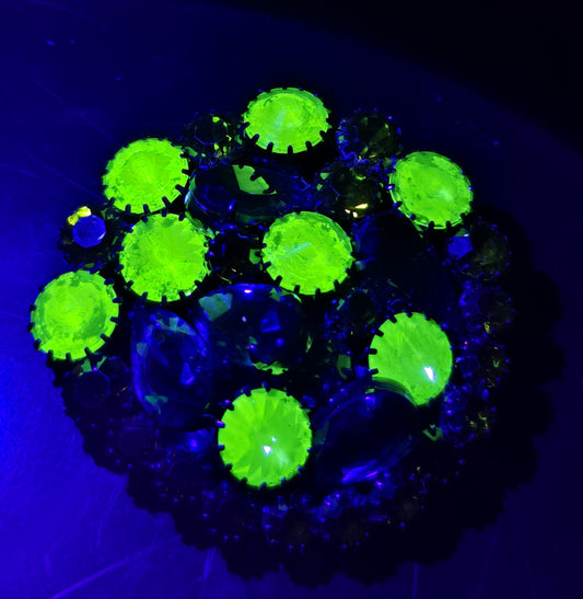 Green uranium glass large pear cut green rivoli rhinestone vintage brooch mid century