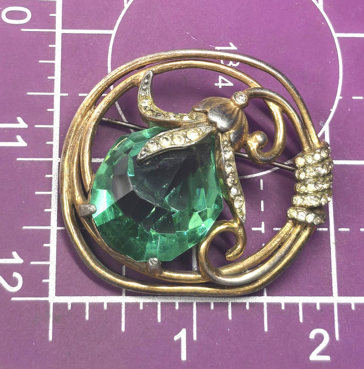 Green uranium glass Large Art Deco rhinestone gold toned UV glow vintage brooch