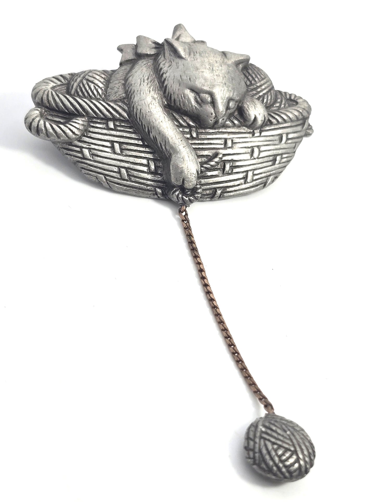Jonette JJ Jewelry Cat in yarn basket with ball pewter vintage cat brooch