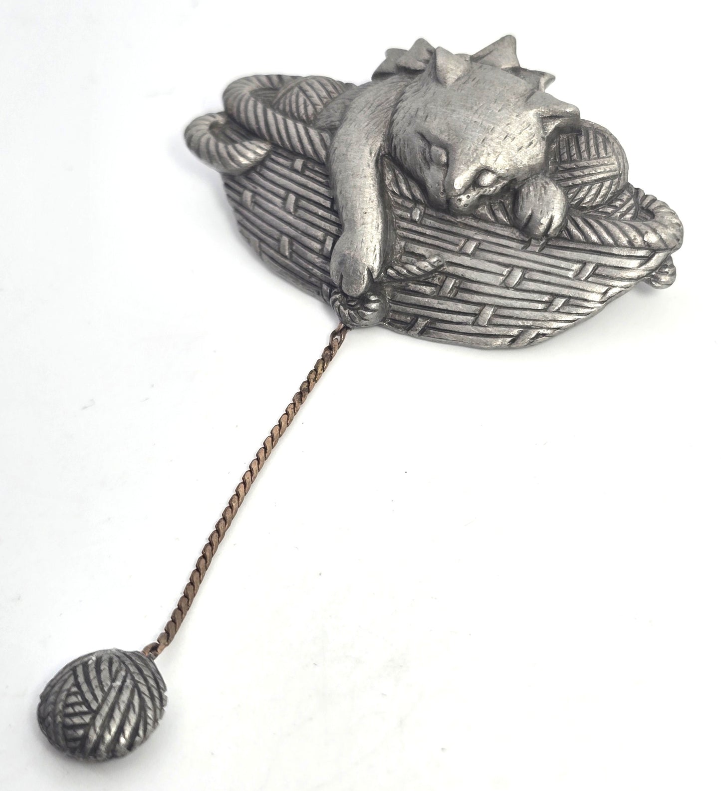 Jonette JJ Jewelry Cat in yarn basket with ball pewter vintage cat brooch
