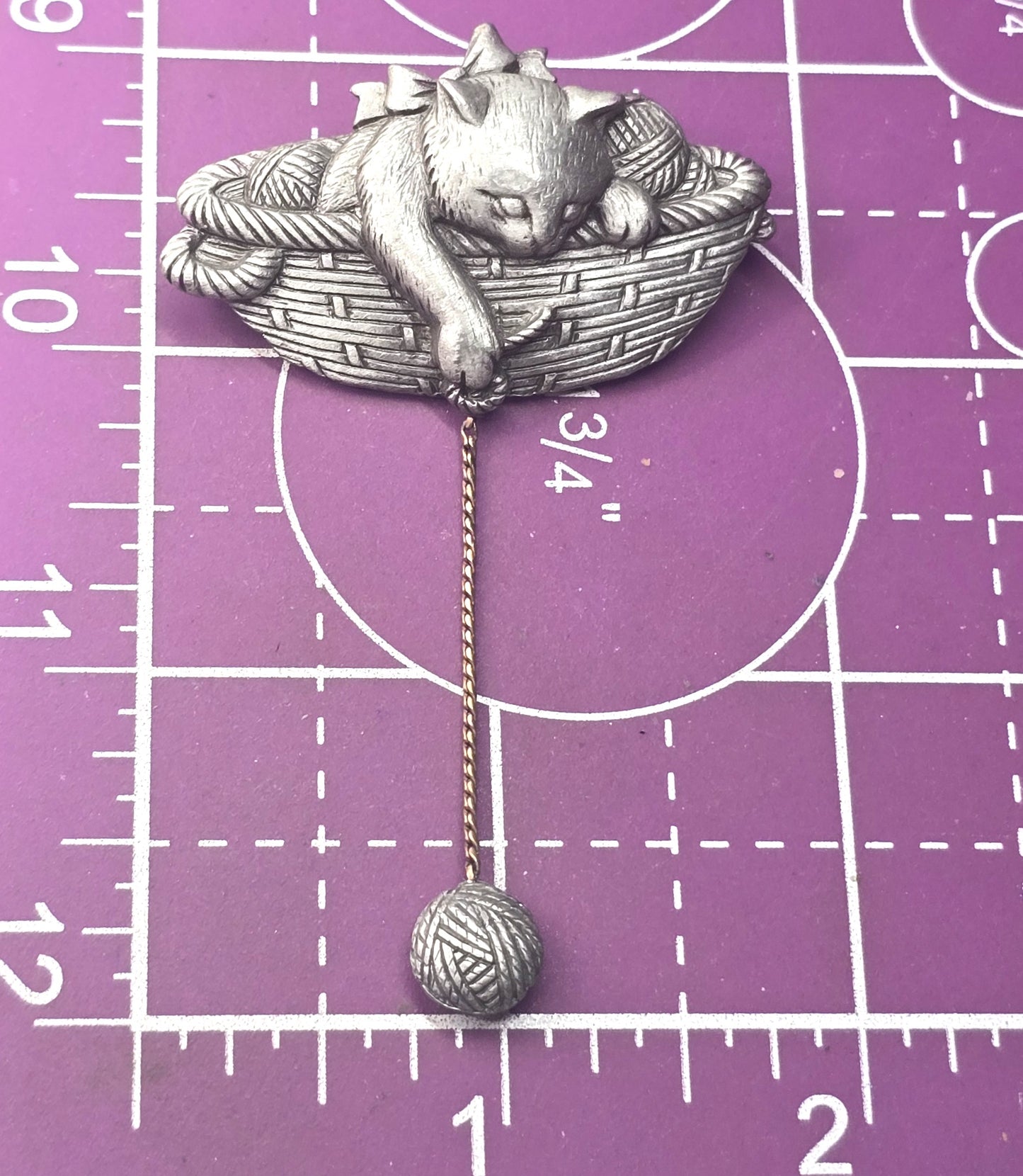 Jonette JJ Jewelry Cat in yarn basket with ball pewter vintage cat brooch