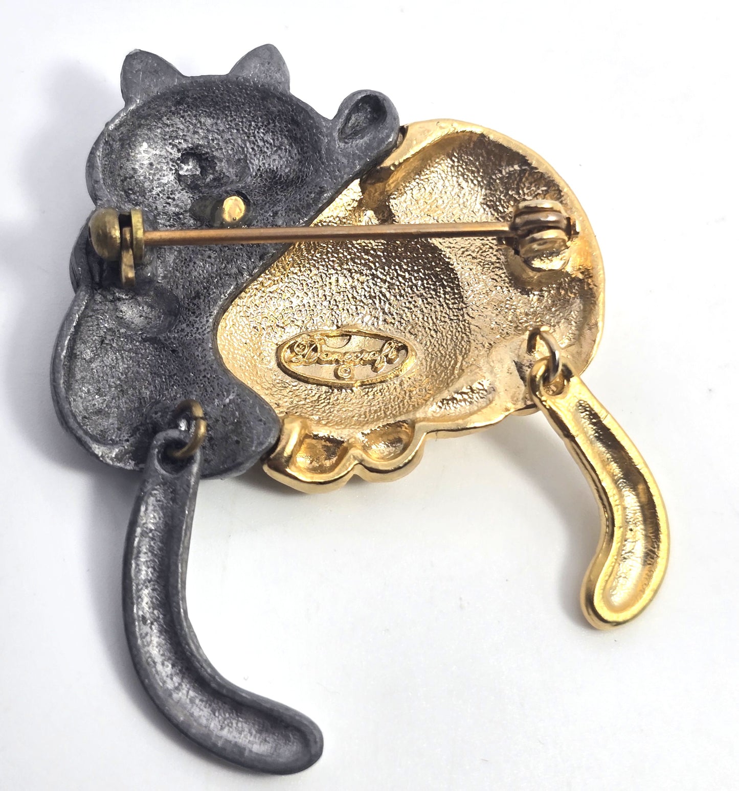 Danecraft fat cats articulated tails two toned vintage pin brooch