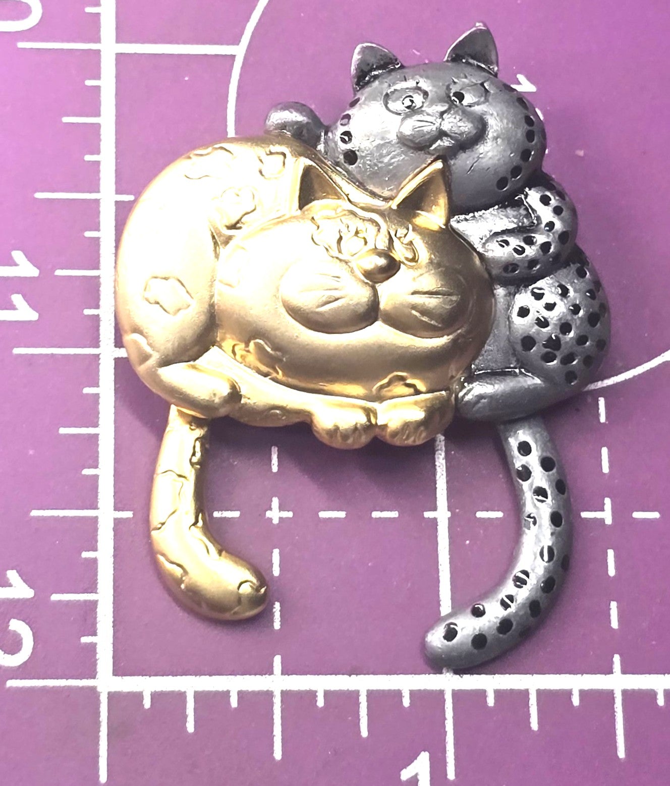 Danecraft fat cats articulated tails two toned vintage pin brooch
