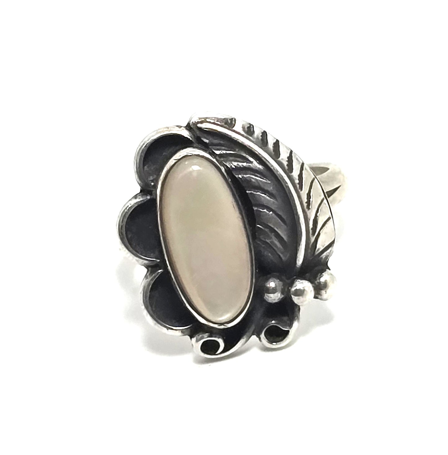 Navajo Mother of Pearl Native American Feather vintage sterling silver ring size 5