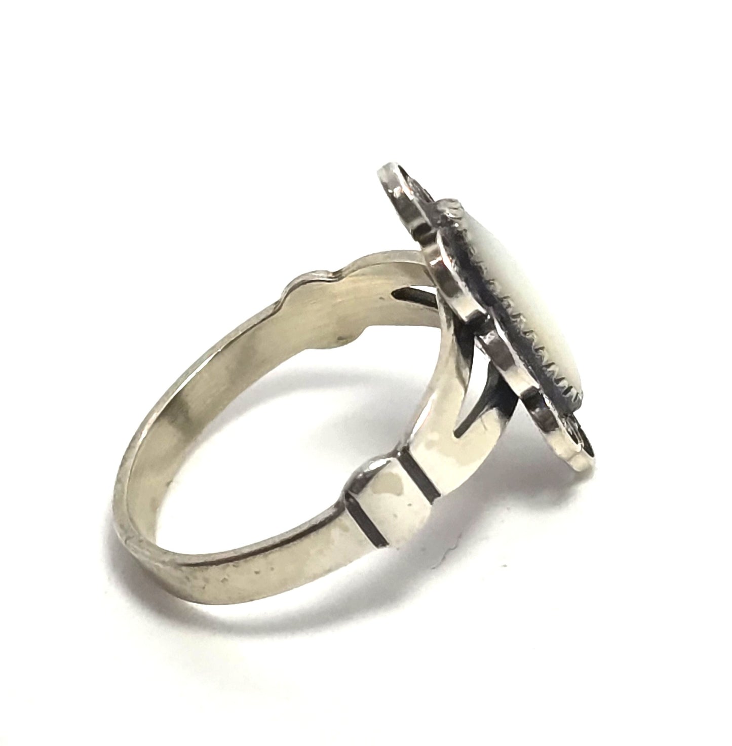 Wheeler Manufacturing Mother of Pearl Native American sterling silver ring size 5.5