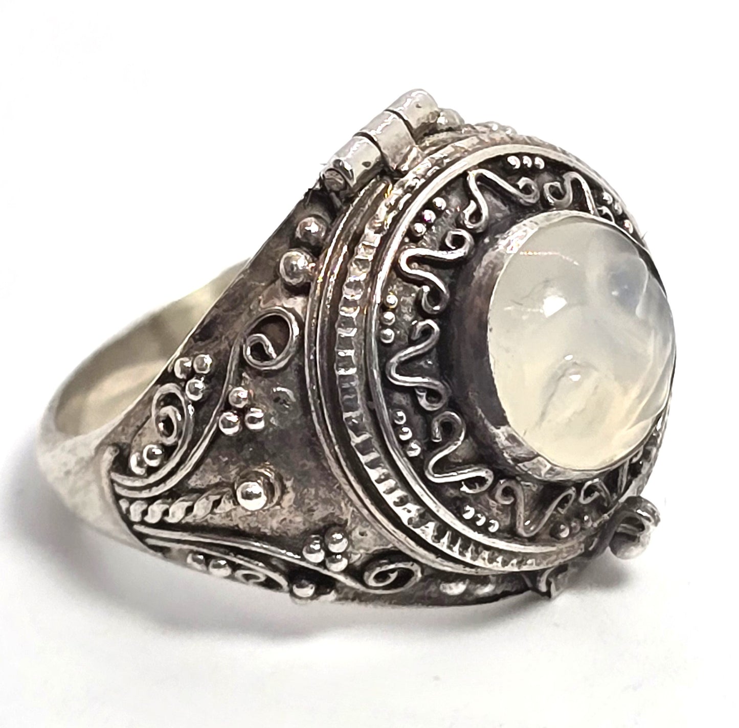Carved moon face Blue Moonstone poison casket vintage sterling silver ring size 10