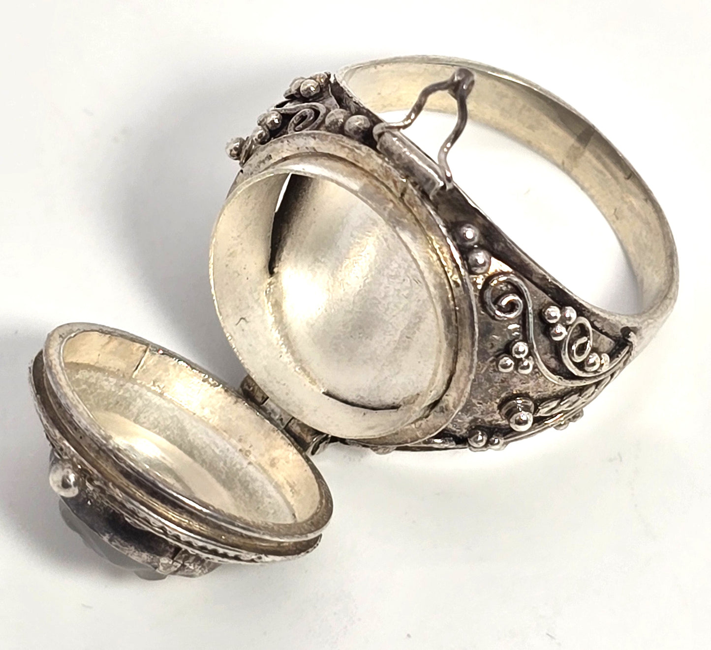 Carved moon face Blue Moonstone poison casket vintage sterling silver ring size 10
