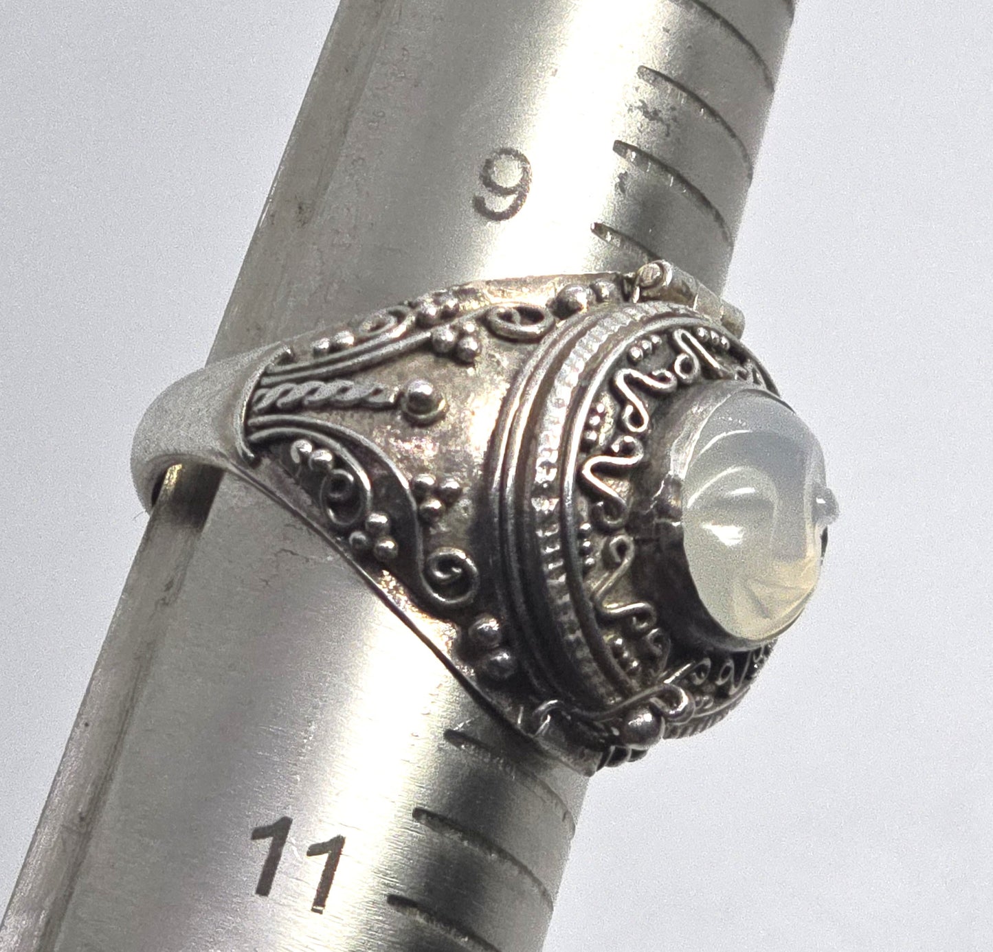 Carved moon face Blue Moonstone poison casket vintage sterling silver ring size 10
