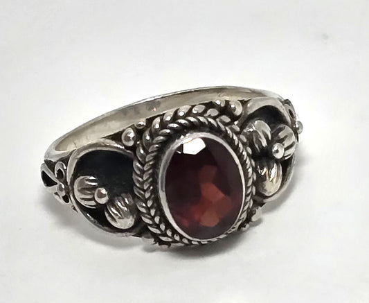 BA Suarti garnet gemstone sterling silver ring size 7 Indonesia