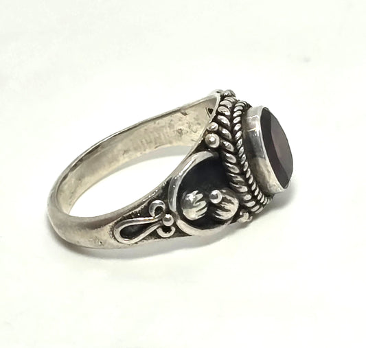 BA Suarti garnet gemstone sterling silver ring size 7 Indonesia