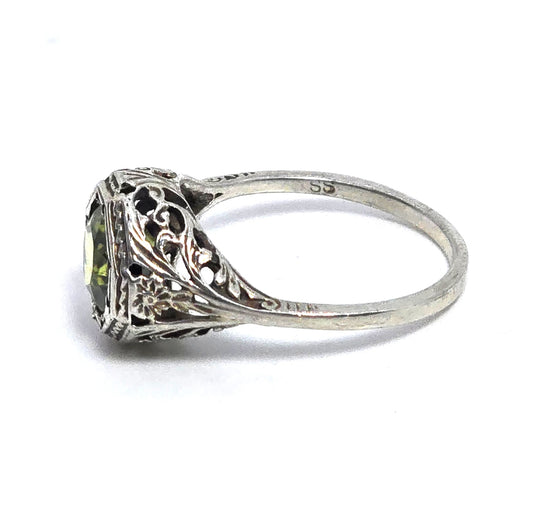 Peridot green gemstone Art Deco style vintage filigree sterling silver ring size 7