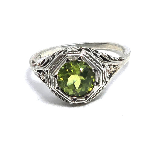 Peridot green gemstone Art Deco style vintage filigree sterling silver ring size 7