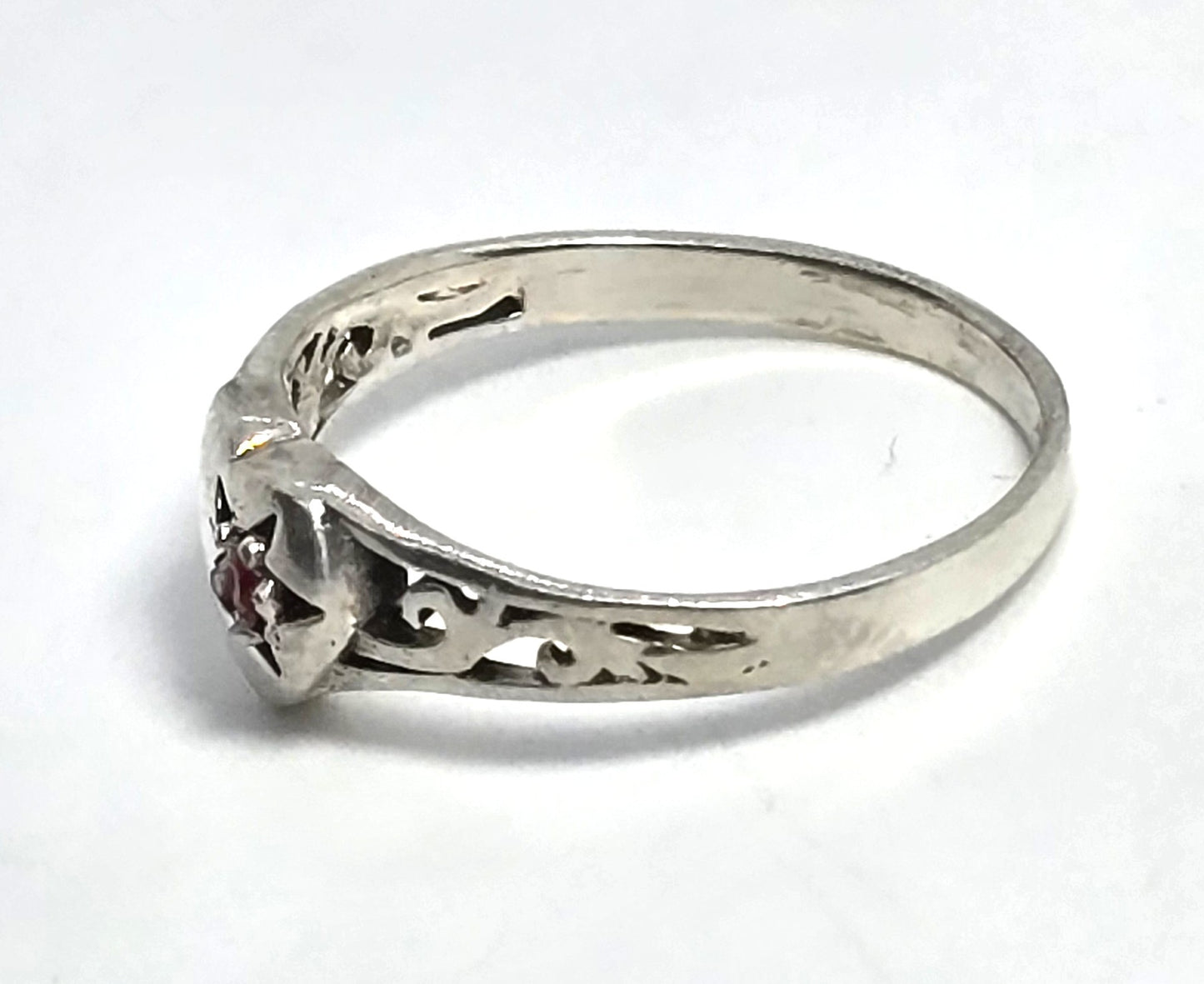 Heart filigree red Cubic Zirconia sterling silver promise ring band size 5