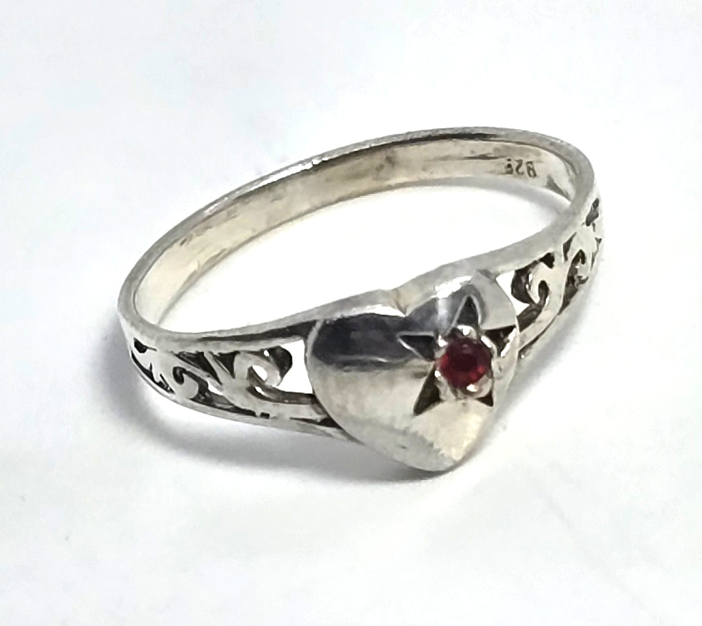 Heart filigree red Cubic Zirconia sterling silver promise ring band size 5