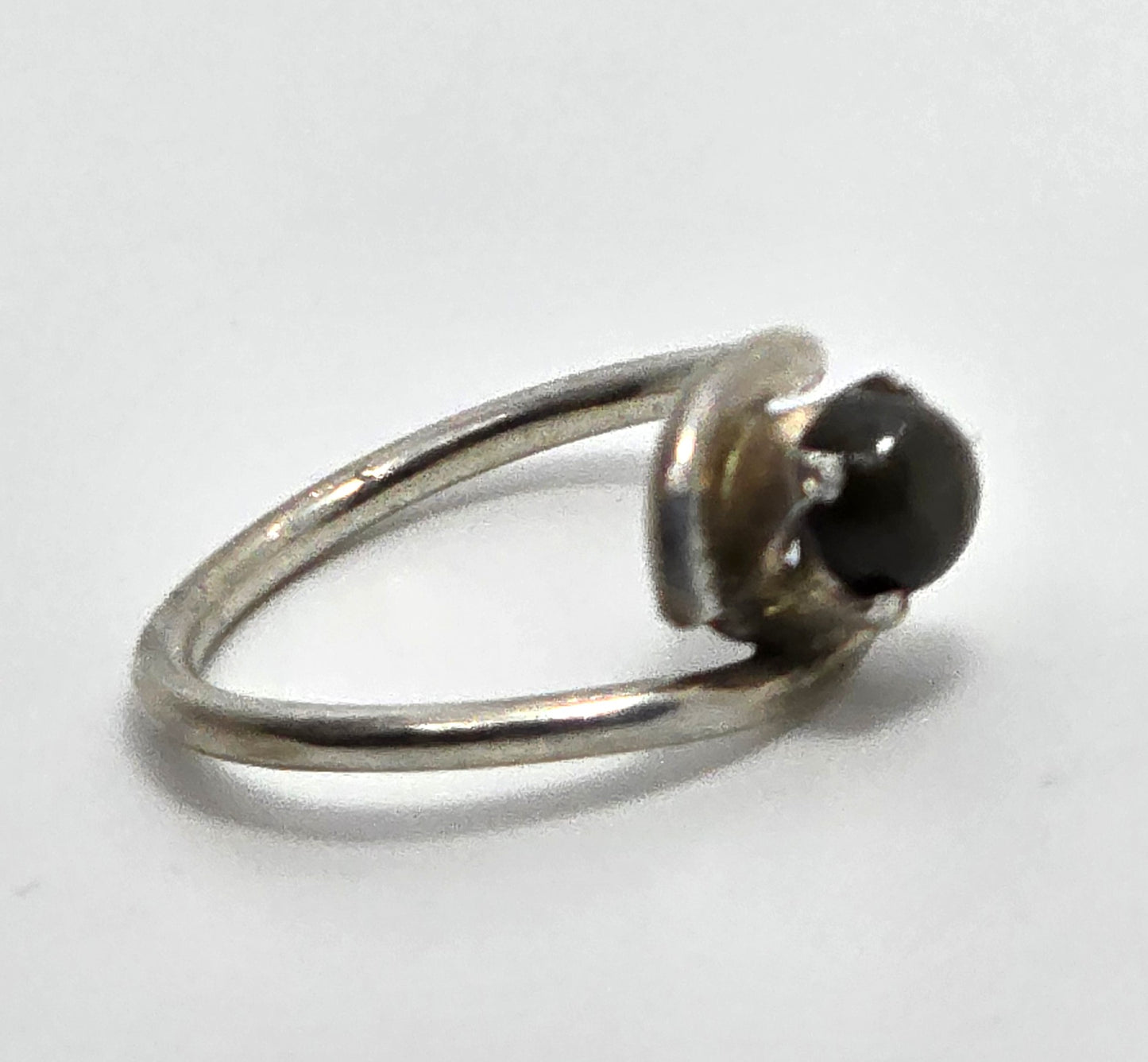 Black Star sapphire abstract small dainty sterling silver vintage ring size 3