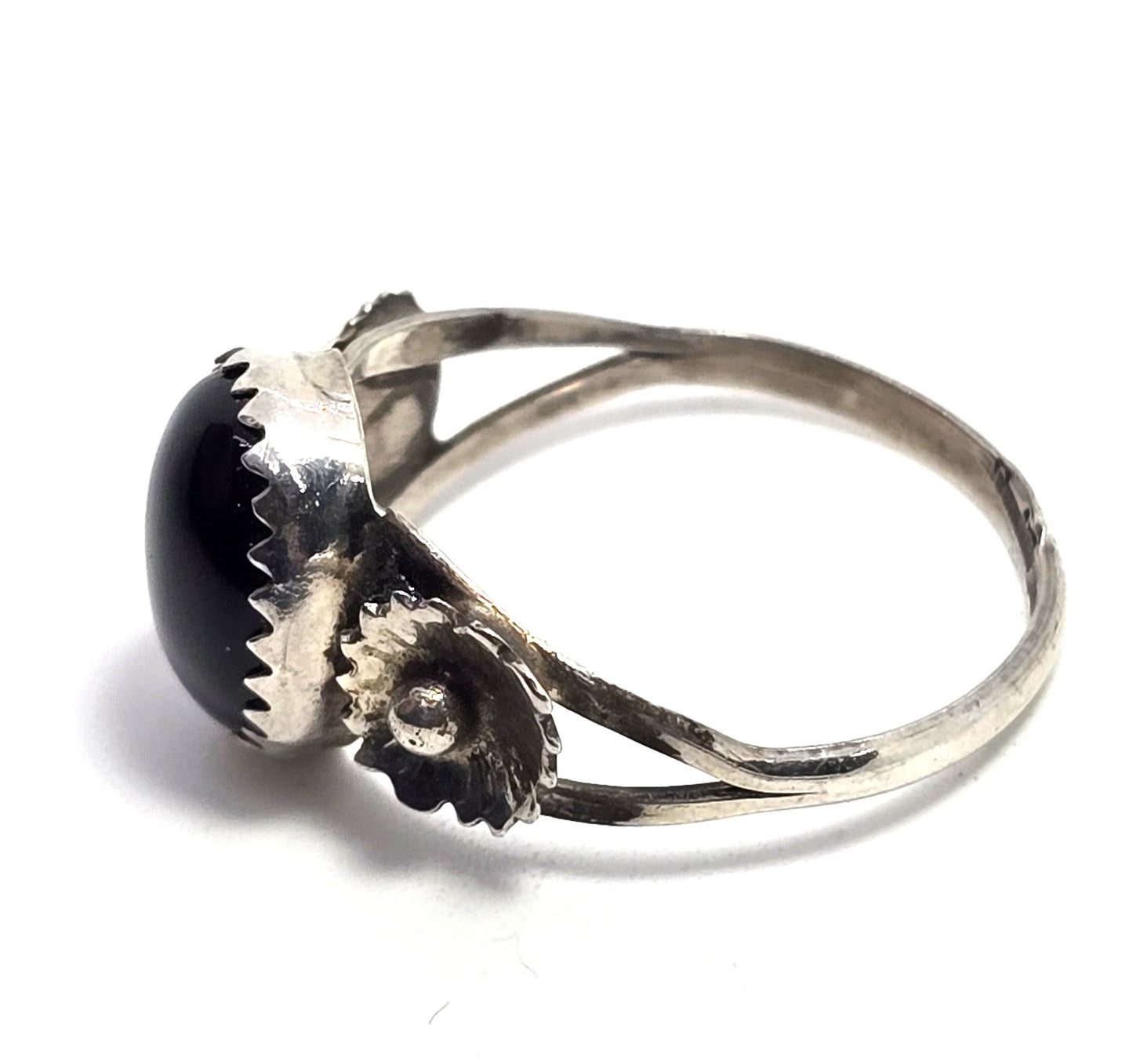 Black onyx Native American handcrafted vintage sterling silver ring size 7