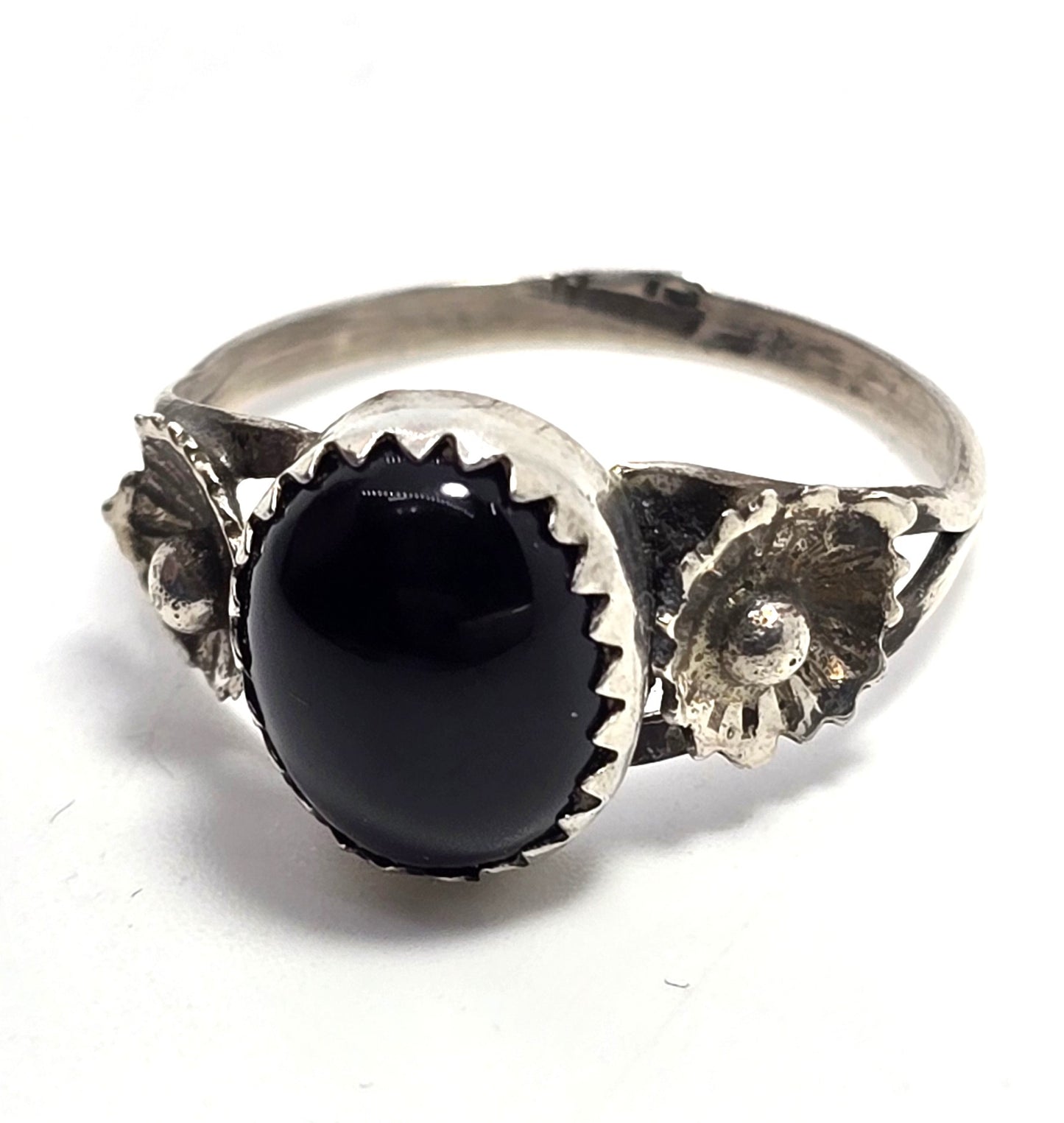 Black onyx Native American handcrafted vintage sterling silver ring size 7