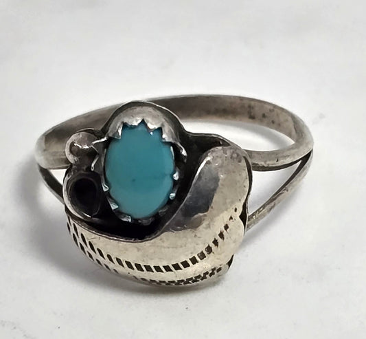 Turquoise small petite Native American vintage sterling silver ring size 5.5