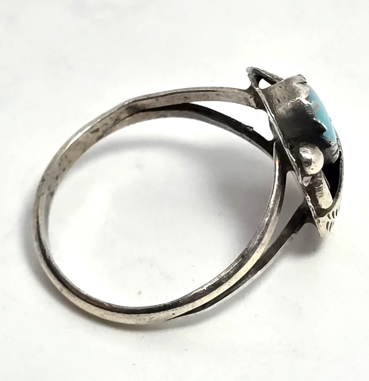 Turquoise small petite Native American vintage sterling silver ring size 5.5