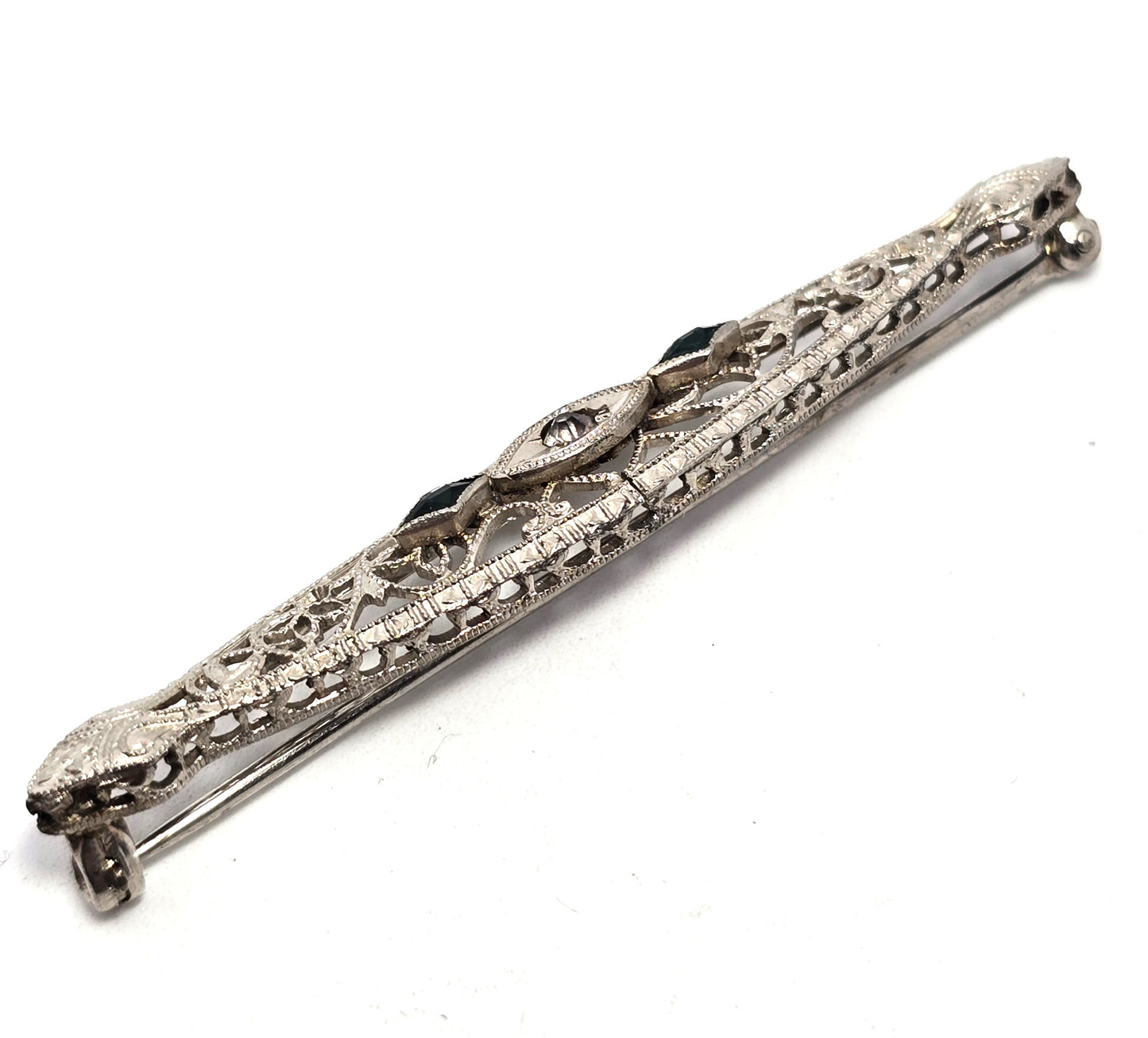 Art Deco fine filigree rhodium plated green and clear paste bar pin brooch