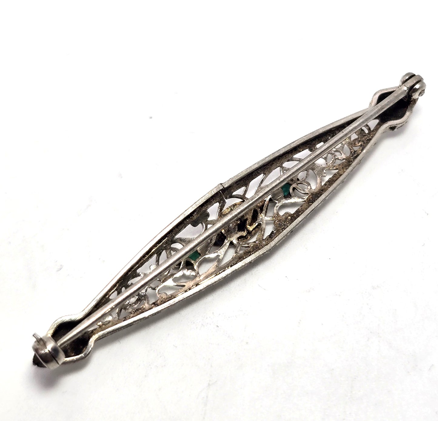 Art Deco fine filigree rhodium plated green and clear paste bar pin brooch