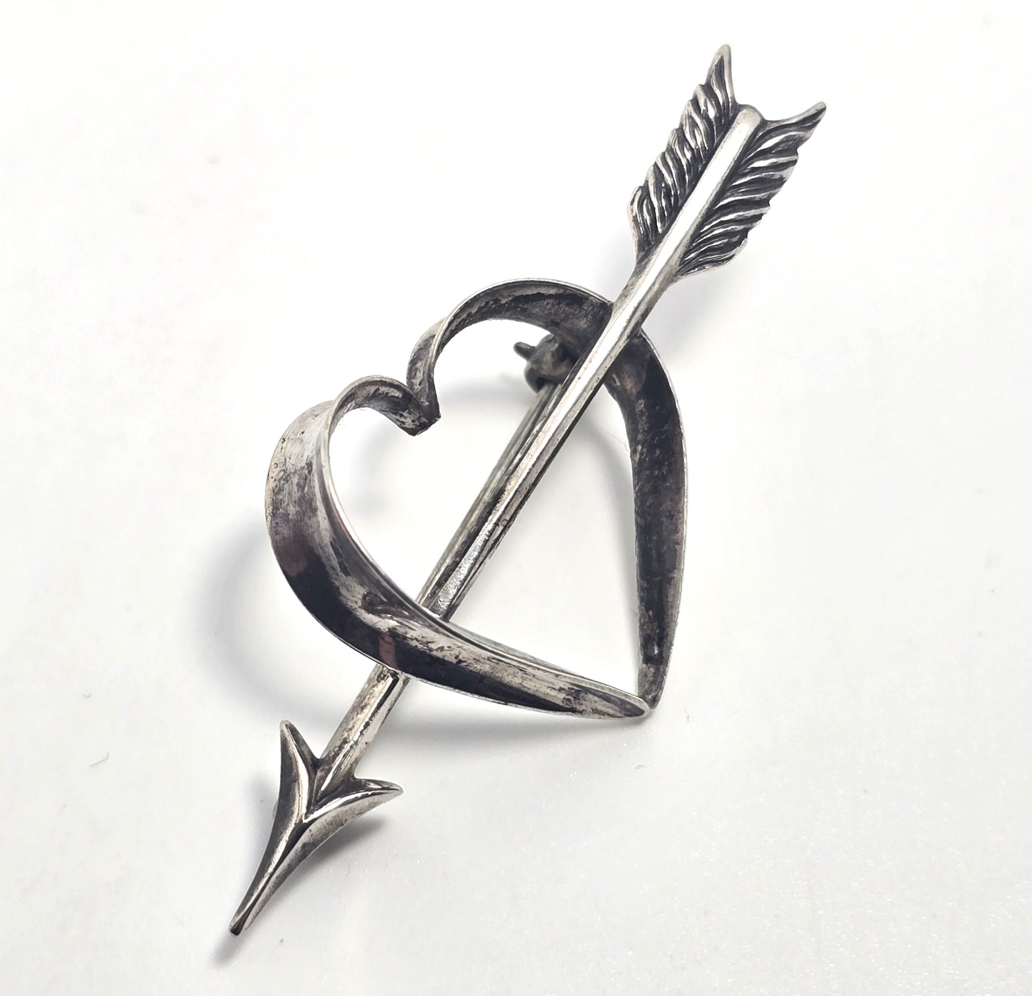 Beau Sterling silver open heart Arrow signed vintage retro brooch