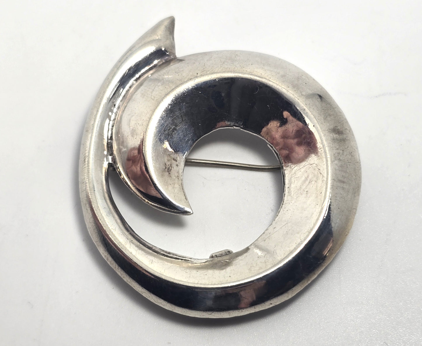 Modernist Mobius Taxco TR-5 Mexican swirl vintage sterling silver pendant brooch