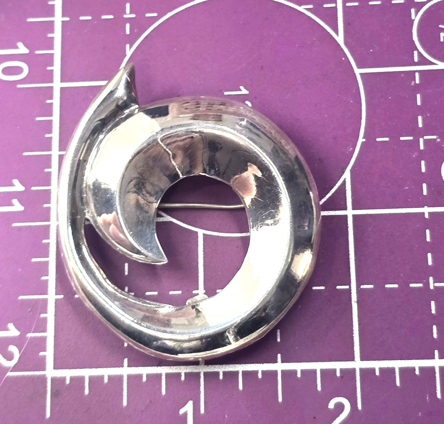 Modernist Mobius Taxco TR-5 Mexican swirl vintage sterling silver pendant brooch