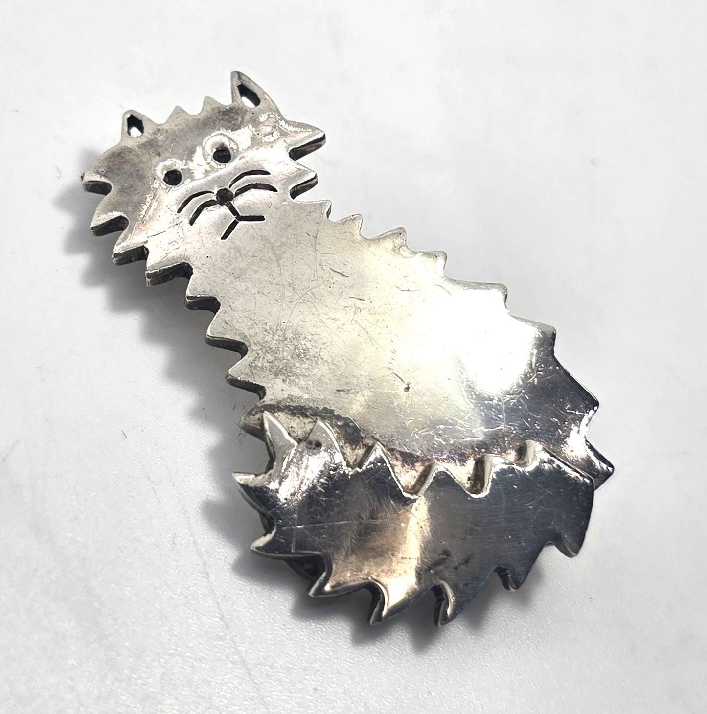 Retro chunky Scaredy Cat vintage heavy sterling silver feline brooch
