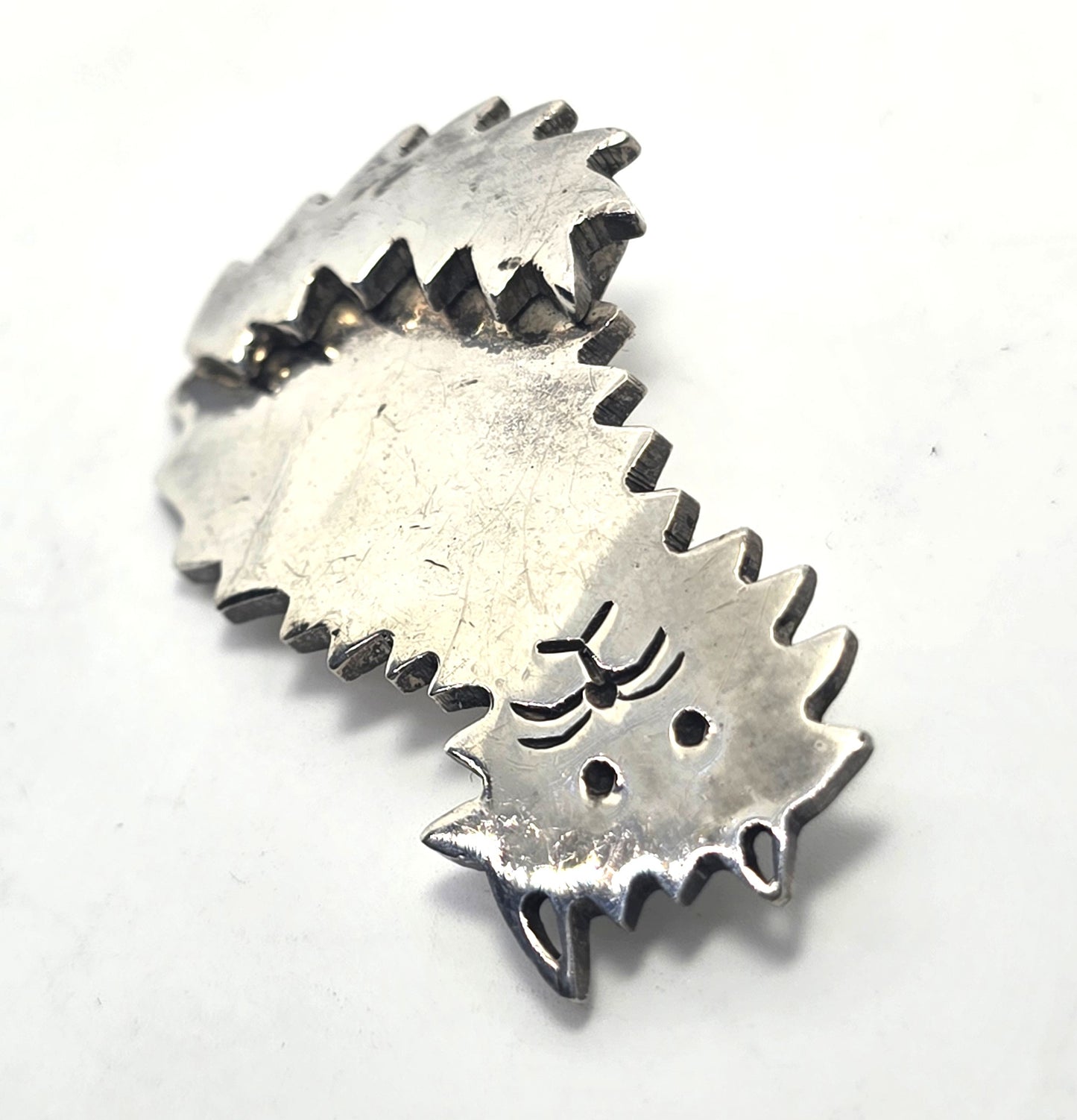Retro chunky Scaredy Cat vintage heavy sterling silver feline brooch