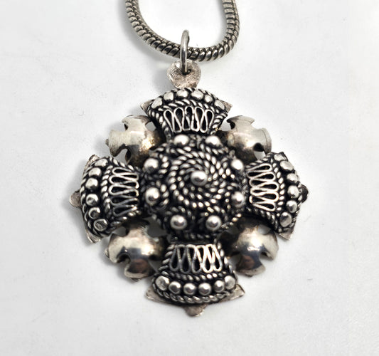 Maltese cross vintage Jerusalem 950 sterling silver vintage necklace