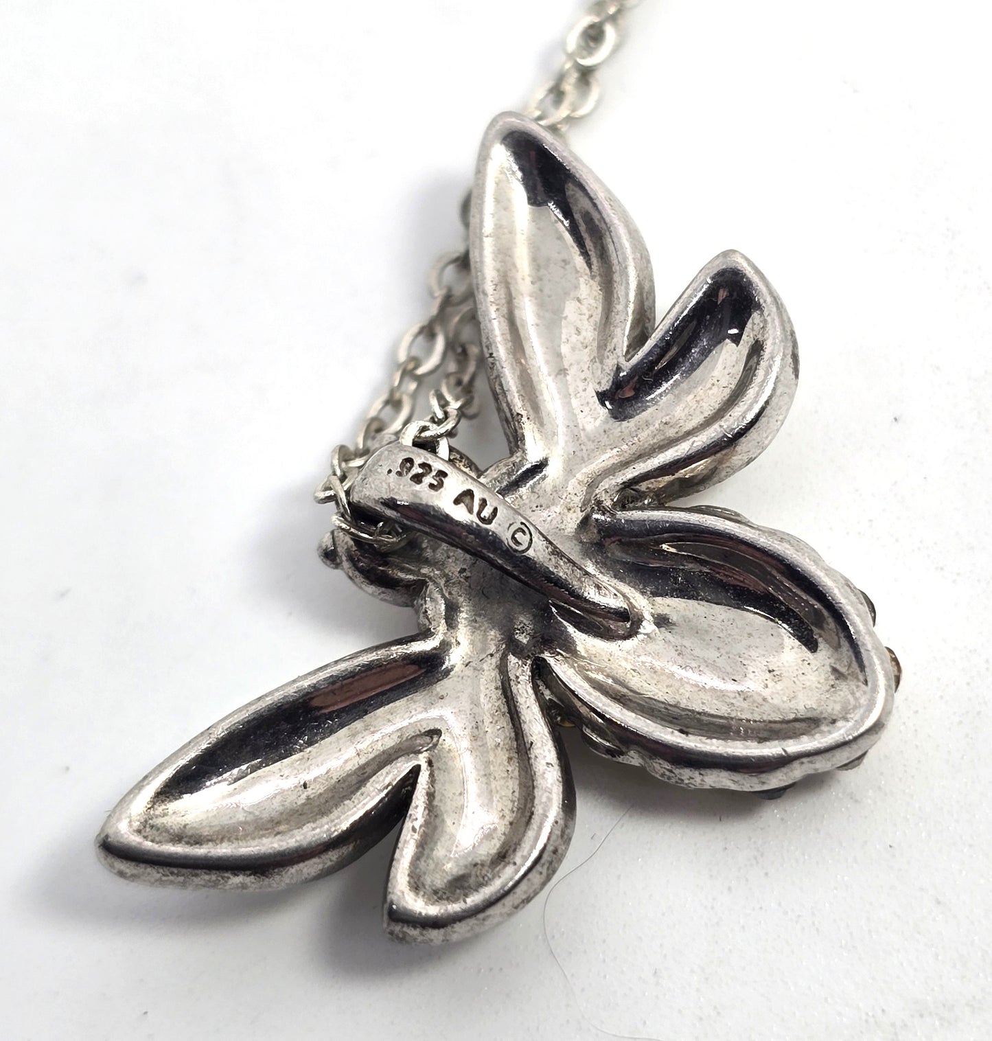 Au rhinestone pave enamel sterling silver signed bee pendant necklace