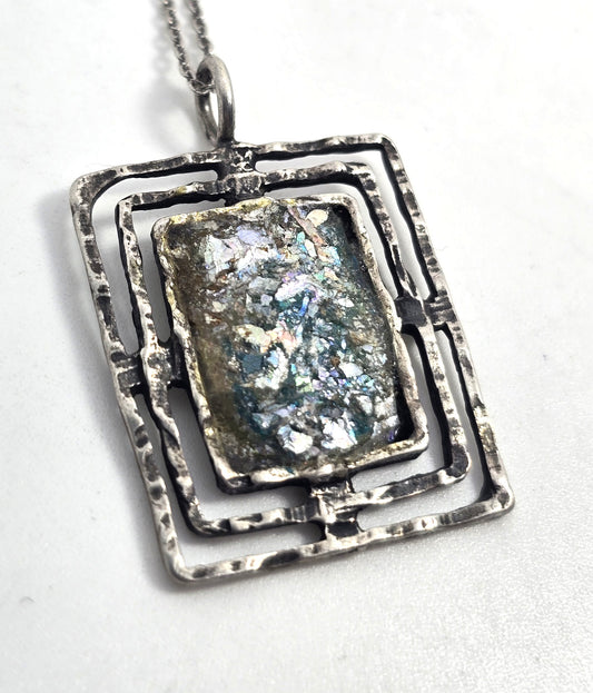 Israel Hammered Sterling Silver ancient Roman Glass RL pendant necklace