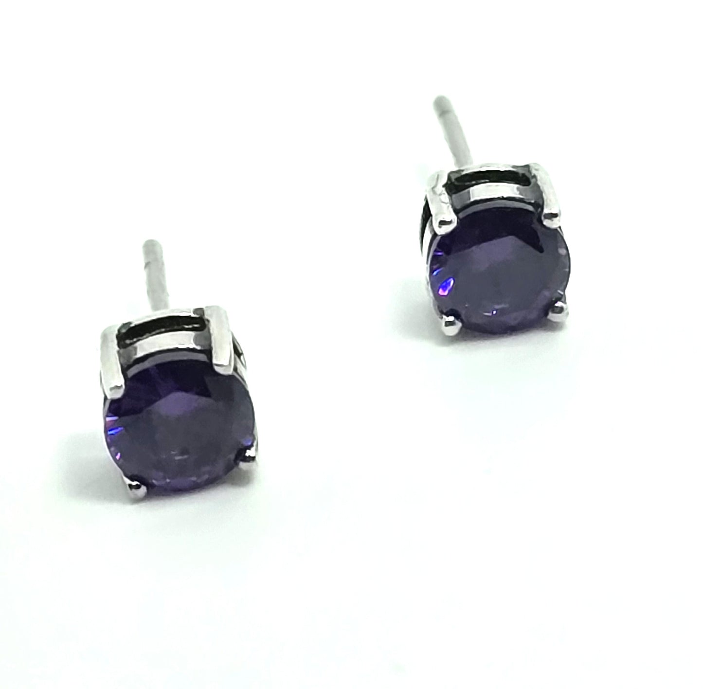 Iolite 5mm round faceted prong set retro vintage sterling silver stud earrings