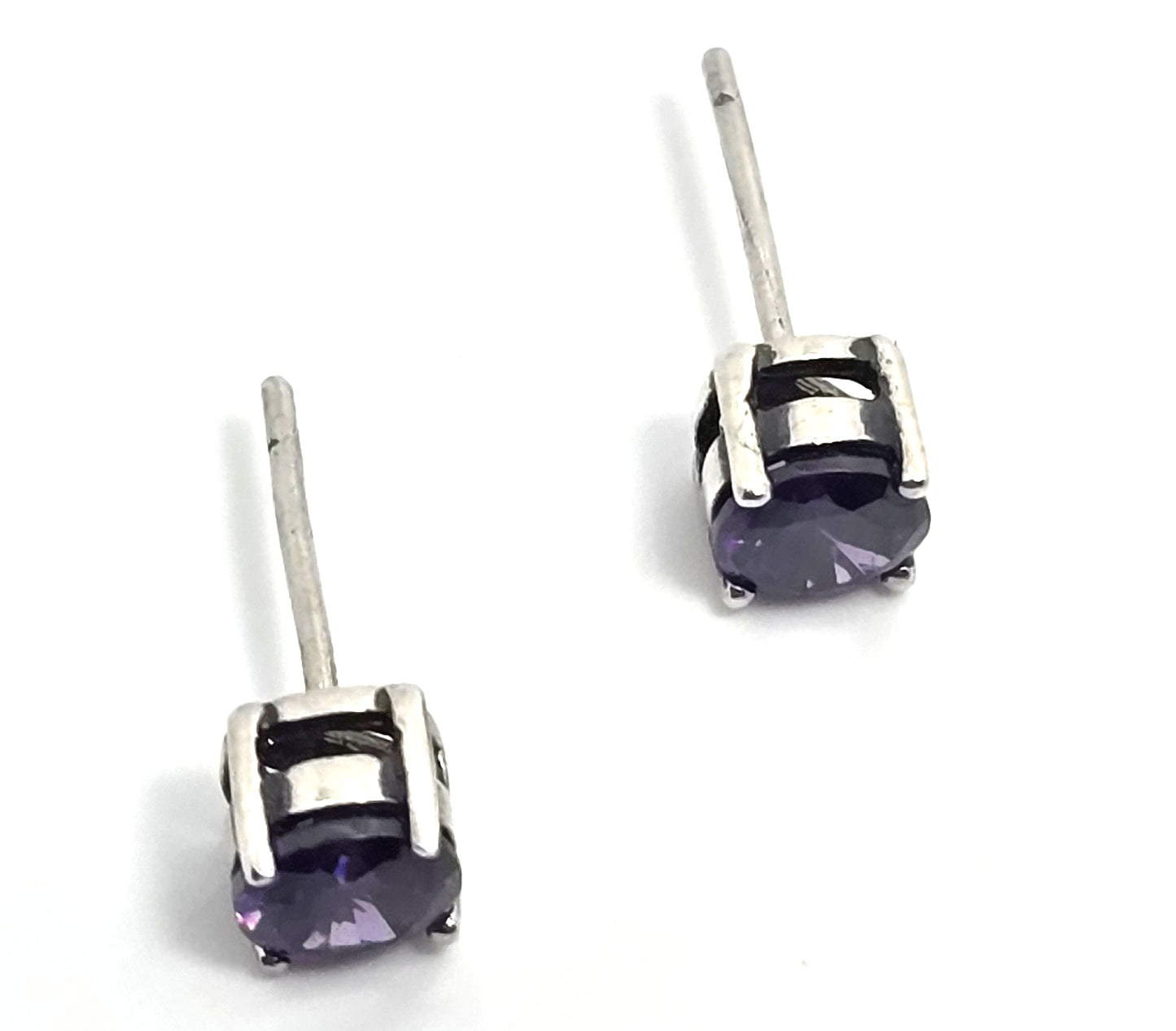 Iolite 5mm round faceted prong set retro vintage sterling silver stud earrings