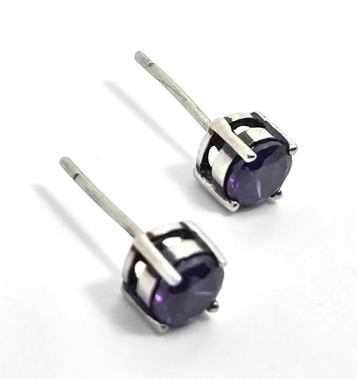 Iolite 5mm round faceted prong set retro vintage sterling silver stud earrings