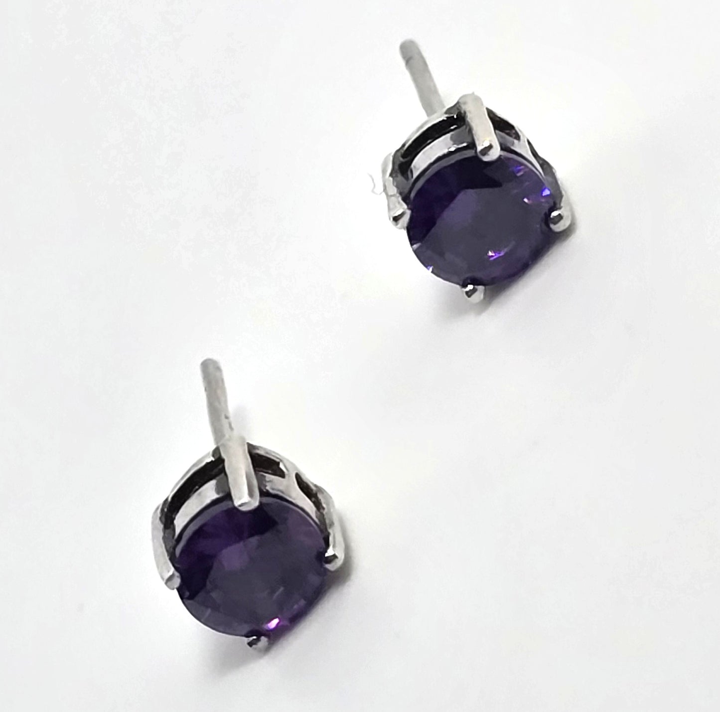 Iolite 5mm round faceted prong set retro vintage sterling silver stud earrings