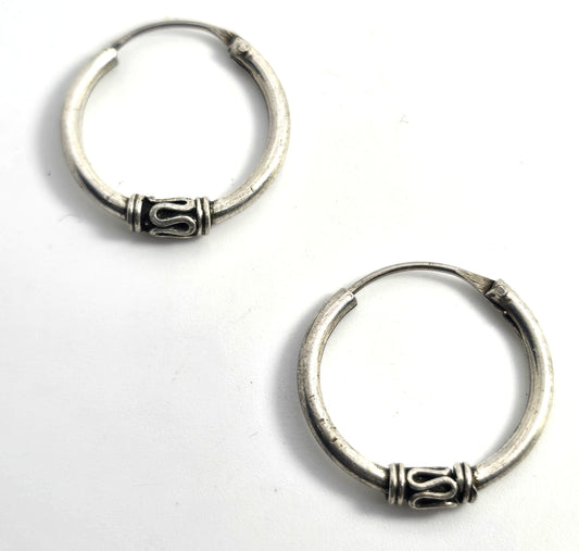 Tribal Balinese small petite sterling silver internal thread vintage hoop earrings