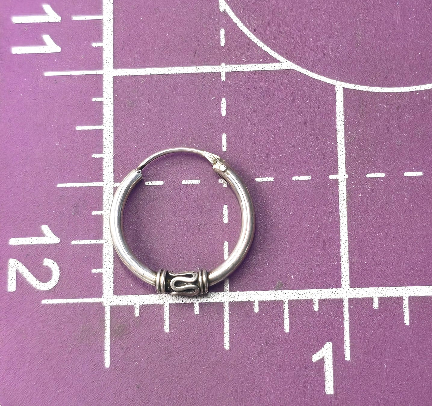 Tribal Balinese small petite sterling silver internal thread vintage hoop earrings