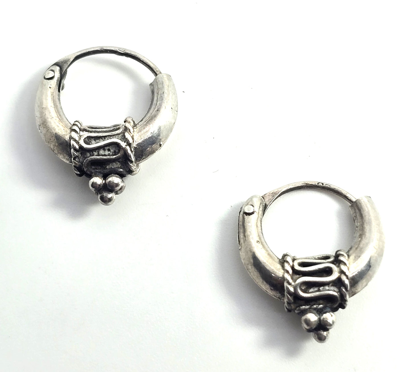 Tribal Balinese small thick sterling silver internal thread vintage hoop earrings