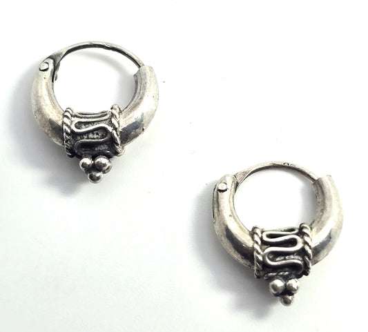Tribal Balinese small thick sterling silver internal thread vintage hoop earrings
