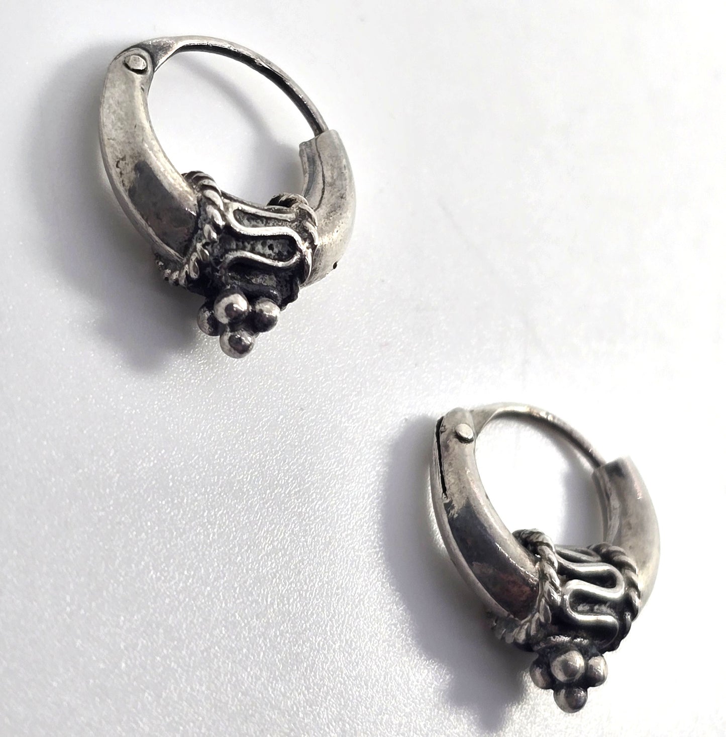 Tribal Balinese small thick sterling silver internal thread vintage hoop earrings