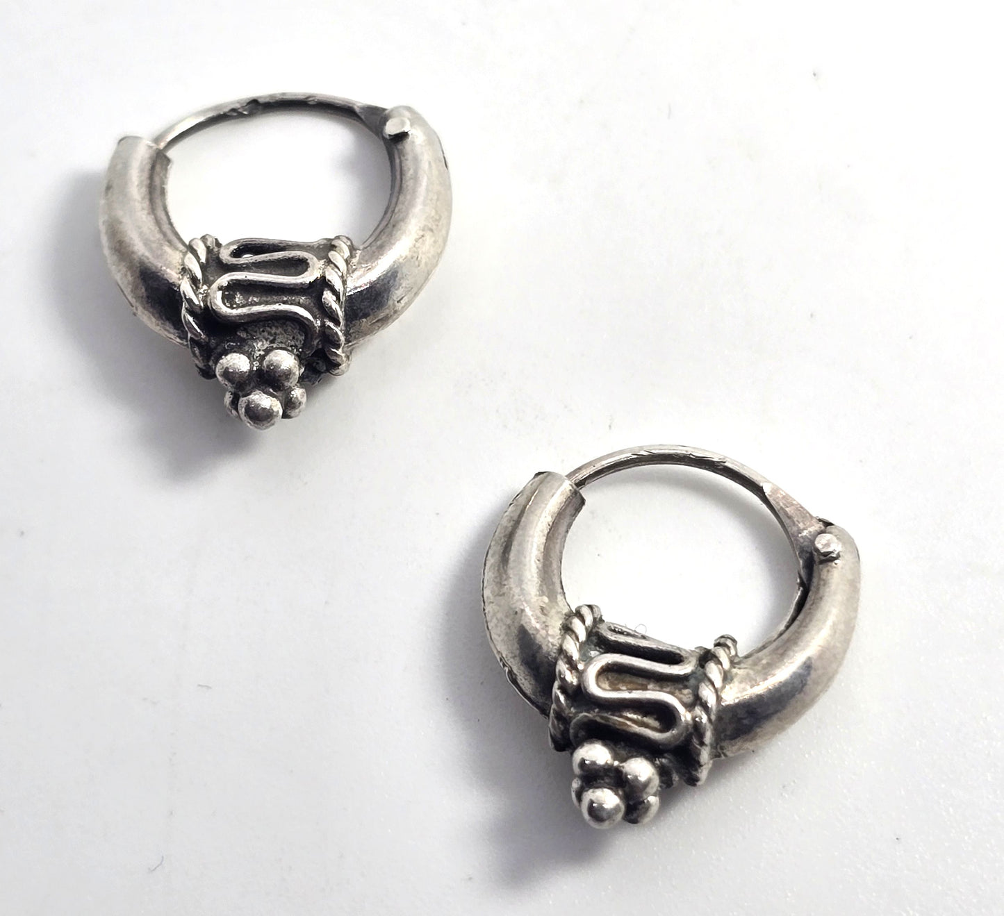 Tribal Balinese small thick sterling silver internal thread vintage hoop earrings