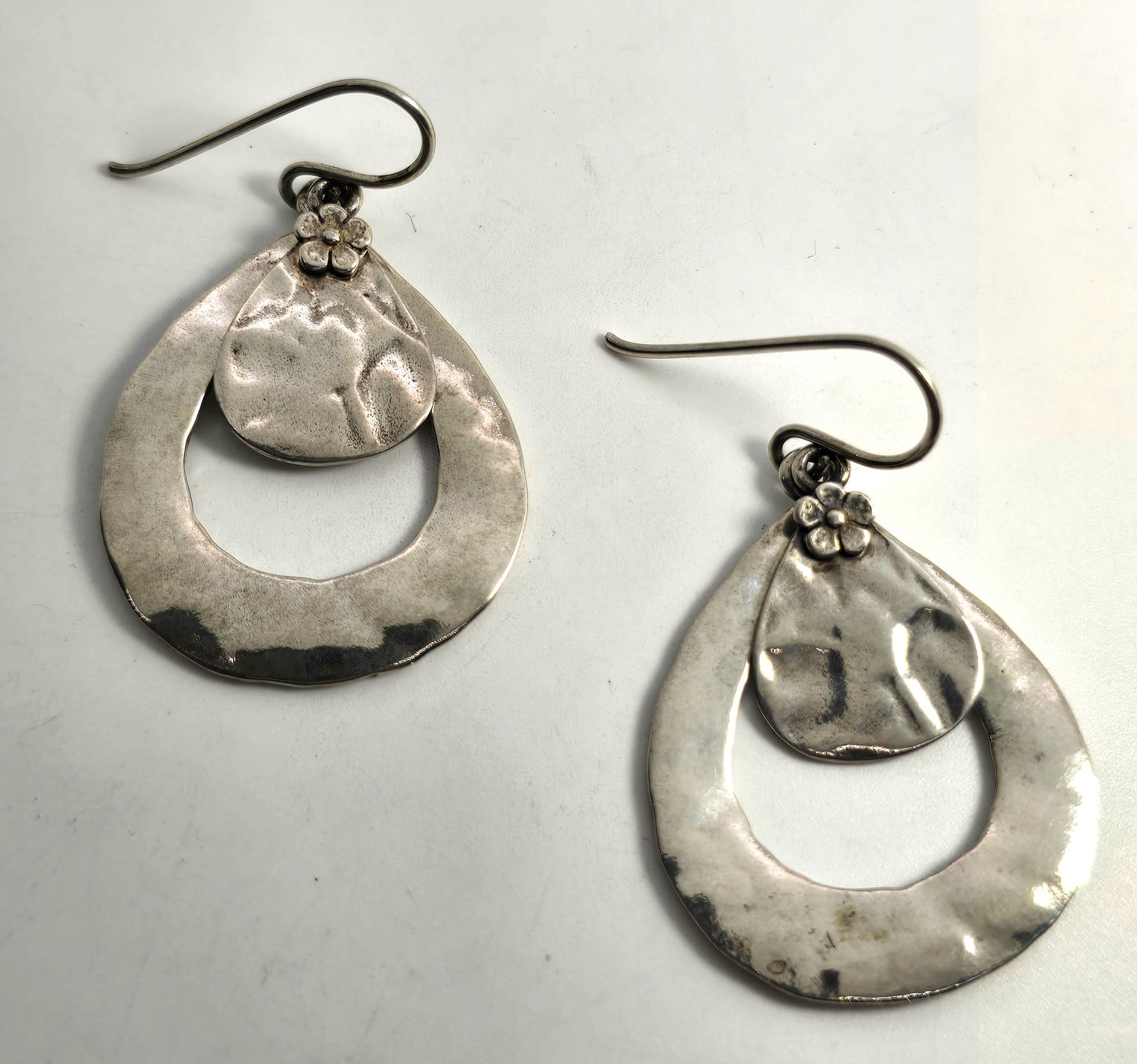 Silpada hammered sterling silver flower teardrop dangle earrings retired W2074