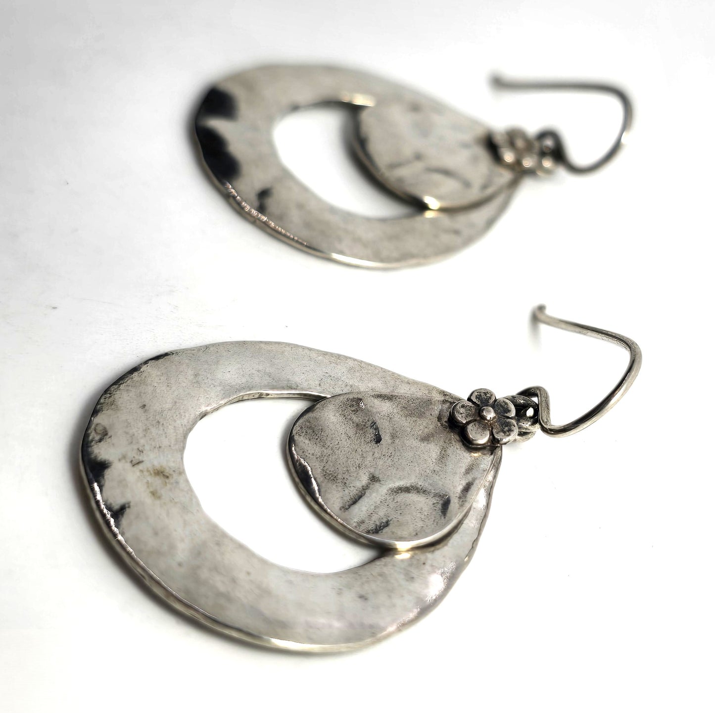Silpada hammered sterling silver flower teardrop dangle earrings retired W2074