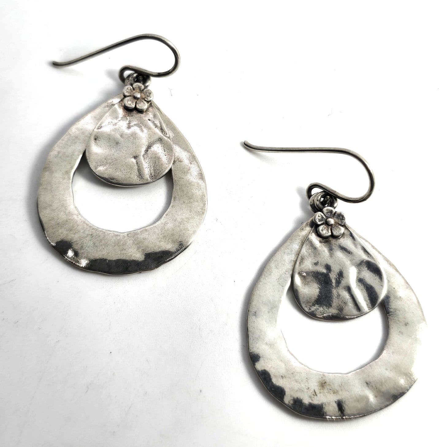 Silpada hammered sterling silver flower teardrop dangle earrings retired W2074