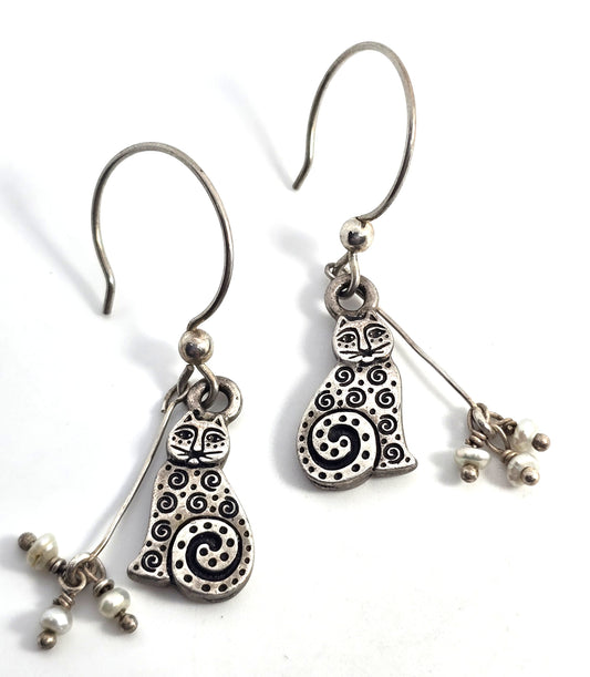 Whimsical Kitty cat silver toned fresh water pearl accent vintage retro earrings