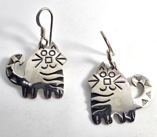 The Great Gus banded kitty cat feline sterling silver vintage earrings