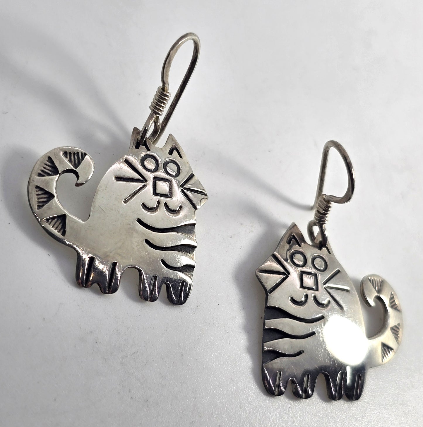 The Great Gus banded kitty cat feline sterling silver vintage earrings