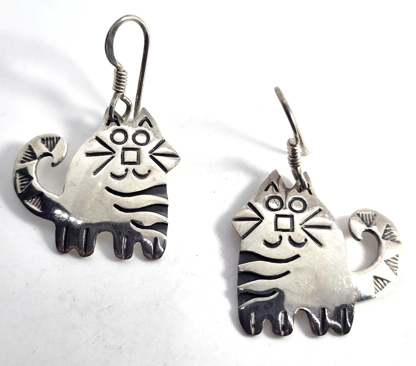 The Great Gus banded kitty cat feline sterling silver vintage earrings